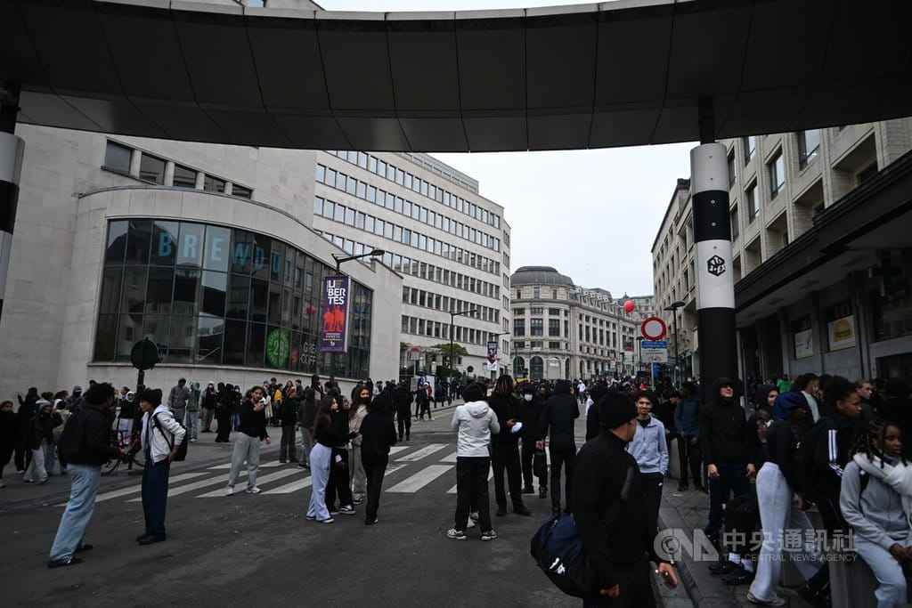布魯塞爾市區9日發生暴動，大批示威者穿著黑衣，有的人更將臉蒙起來。  圖/中央社