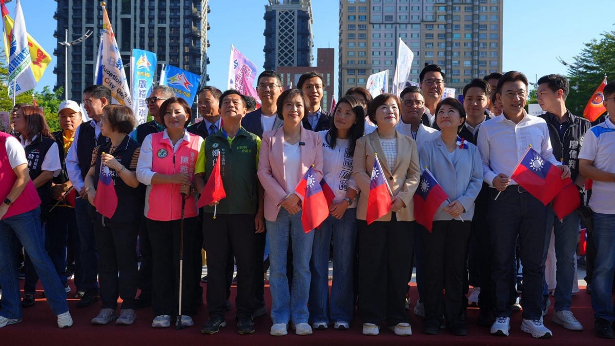藍綠陣營台中市長候選人都出席升旗典禮。 圖：何欣純競辦/提供