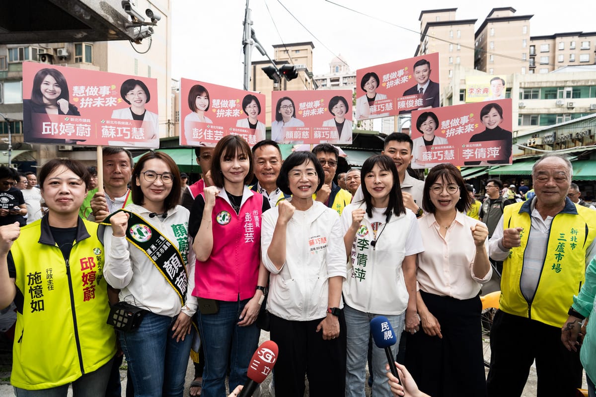 新北市長候選人、立法委員蘇巧慧今（10）日到蘆洲、三重交界處的水流公市場和市民請安問好。 圖：蘇巧慧競總提供
