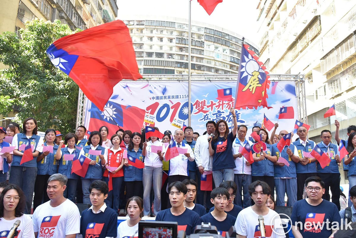 中國國民黨首度移師高雄果貿社區舉辦國慶升旗典禮。  圖：孫家銘／拍攝