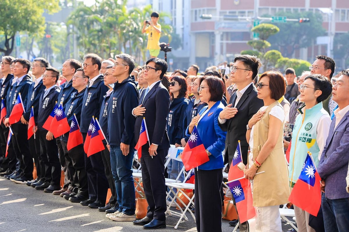 高雄市政府在四維行政中心前舉行115年國慶升旗典禮。 圖：高雄市政府／提供