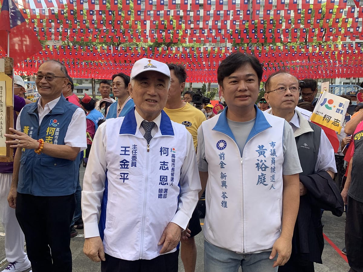 黃裕庭(前右)對王金平(前左)一把年紀仍對地方事念茲在茲的精神感到欽佩。 圖：孫家銘／翻攝