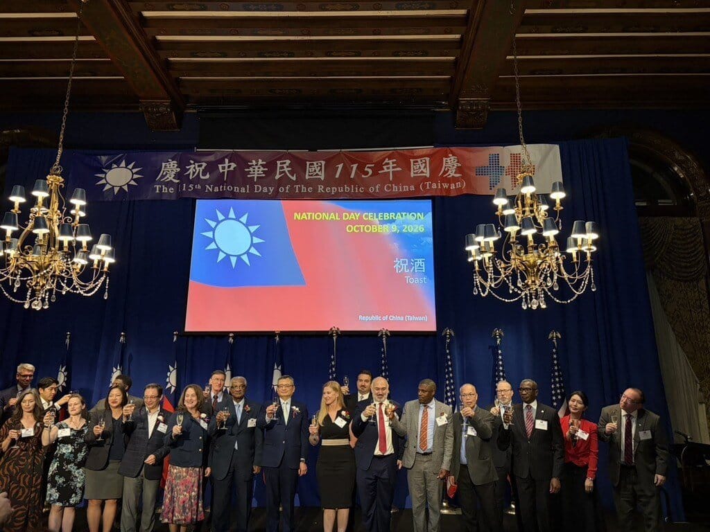 美國中西部7州政要與多國領事館官員，9日出席在芝加哥合眾俱樂部舉行的雙十國慶酒會。（駐芝加哥辦事處提供）