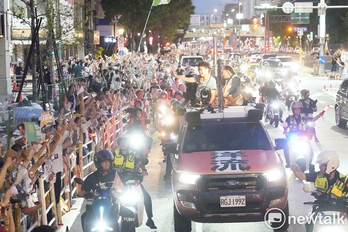 民進黨台北市長參選人沈伯洋今天首度展開車掃。 圖：張良一 / 攝