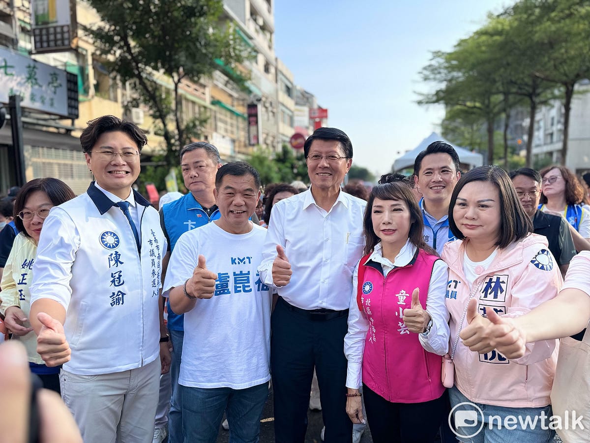 國民黨臺南市長候選人謝龍介今日行程滿檔，先後為國民黨市議員林美燕之子葉翰勳、市議員候選人姚正玉、童小芸，以及無黨籍市議員曾之婕，也是前副議長曾順良之女競選總部成立站台。 圖：謝龍介競選總部提供