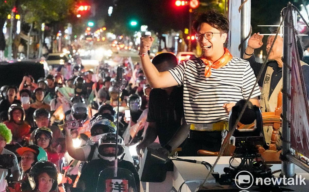 沈伯洋開箱中山大同5政見 一句「不會照PPT唸」暗酸蔣萬安惹笑