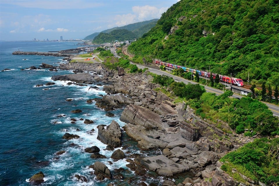 Taiwan PASS台鐵版包含台鐵3日周遊券、都會捷運及景區接駁等交通服務，適合跨縣市及多日旅遊。 圖：交通部觀光署／提供