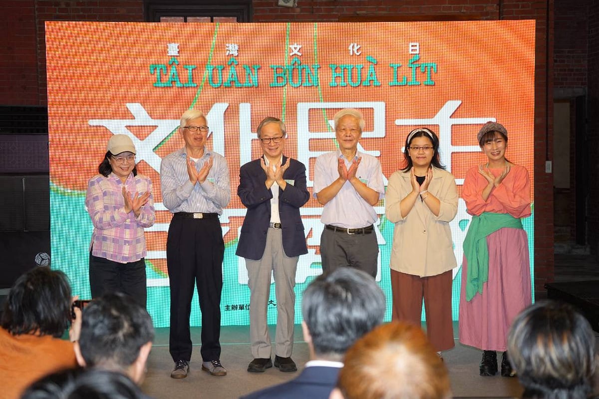 台灣文學學會教授江寶釵、台灣北社社長江銘雄、文化部長李遠、吳三連基金會監察人向陽、蔣渭水文化基金會執行秘書鄭旨伶、創作台語歌手鄭宜雰。(由左至右)  圖：台灣文化協會／提供