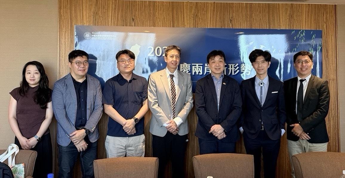 大陸委員會副主任委員沈有忠（右三）今（12）日出席東海大學陸研中心「2026總統國慶講話與兩岸新形勢」座談會。 圖：陸委會提供