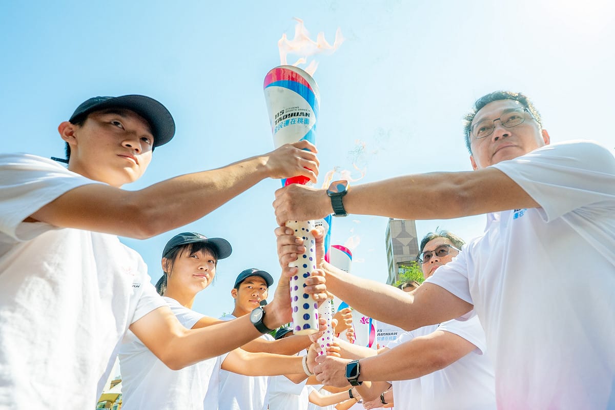 全運會聖火從今（13）天起，正式進入桃園市內，展開為期4天的13區聖火傳遞，為即將登場的全民運動會增添熱情與活力。 圖：桃園市政府提供