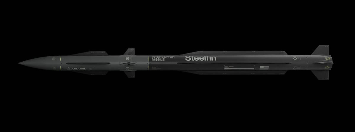 美國國防科技公司安杜里爾正式發表「鋼鰭」（Steelfin）系列模組化地對空攔截飛彈。 圖：翻攝「X」@commandante_