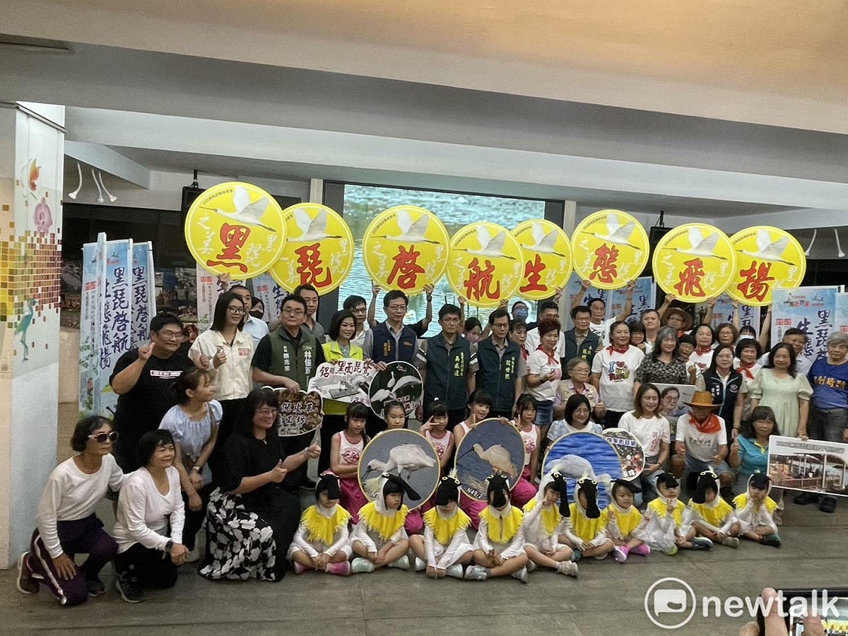 國際保育候鳥「黑面琵鷺」於今年9月已陸續飛抵台南棲息度冬，台南市政府主辦的2026黑面琵鷺保育季以「黑琵啟航、生態飛揚」為主題號召的系列活動，將於10月18日在七股區正王府揭開序幕。 圖：台南市政府提供