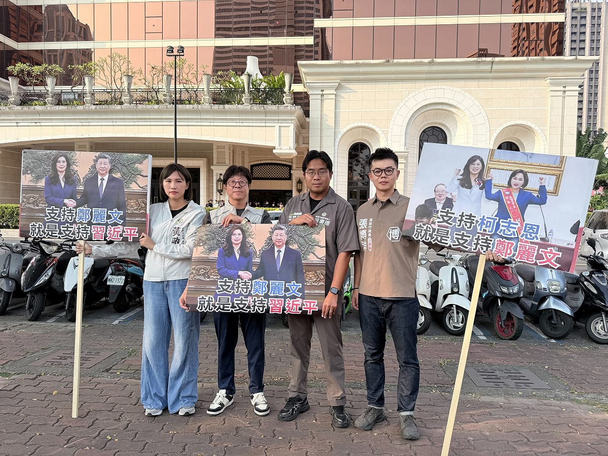 張博洋(右一)偕三位政壇新人公開質疑柯志恩的兩岸路線。 圖：張博洋競辦／提供