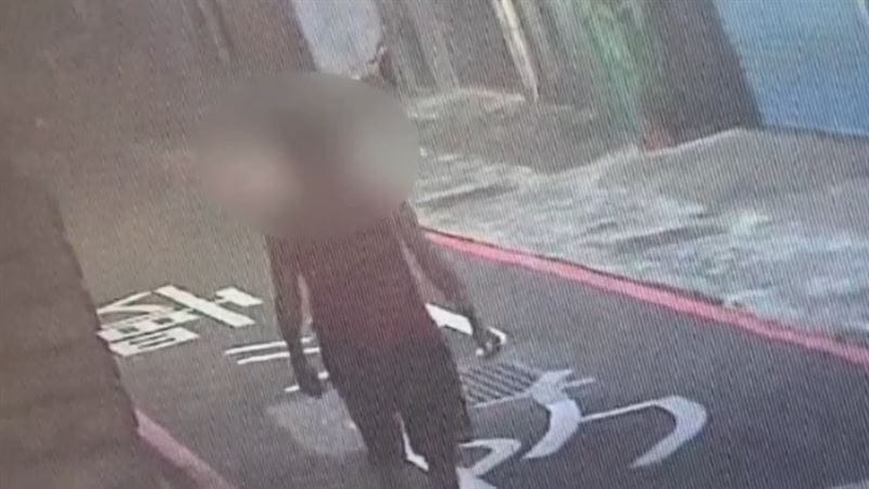 高雄也出現可疑男子跟蹤尾隨事件，警方已鎖定特定對象。 圖：翻攝畫面
