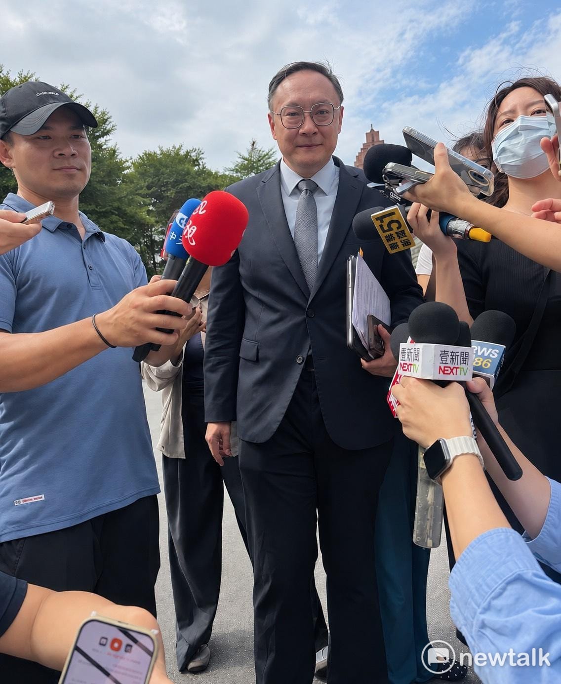 台中市副市長鄭照新今（15）天代表盧秀燕市長出席行政院會後受訪。 圖：謝莉慧/攝