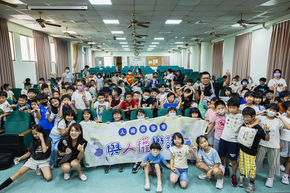 國家人權博物館「2026人權故事車－與人權樂讀」校園巡迴活動，前進台南勝利國小。 圖：國家人權博物館提供