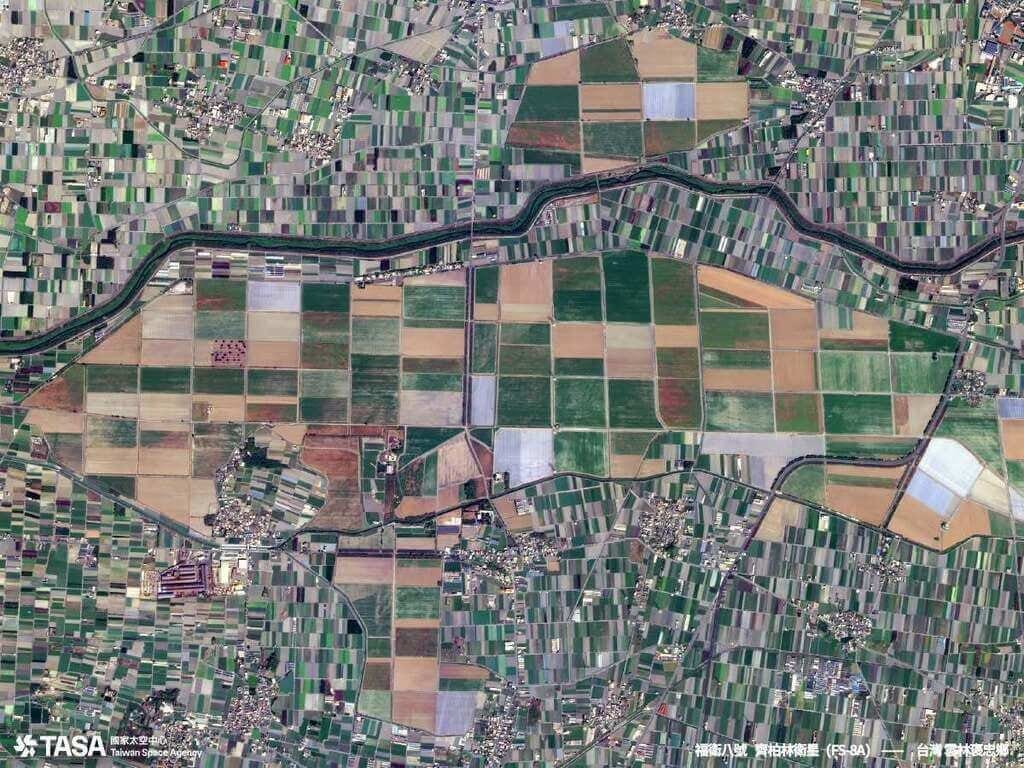國家太空中心15日釋出齊柏林衛星新一波取像成果，捕捉雲林褒忠田野的繽紛色彩。 圖：國家太空中心提供
