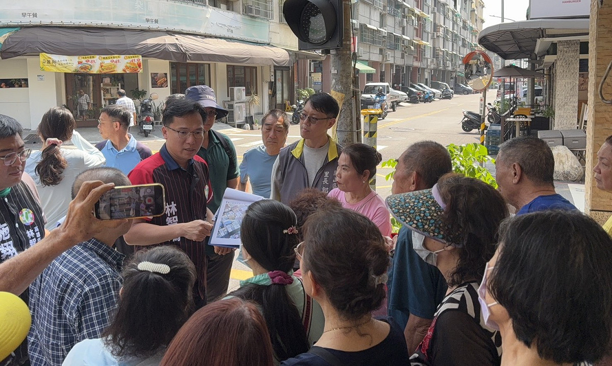 林智鴻攜手天興里里長及在地民眾，現場辦理緊急會勘。 圖：林智鴻服務處／提供