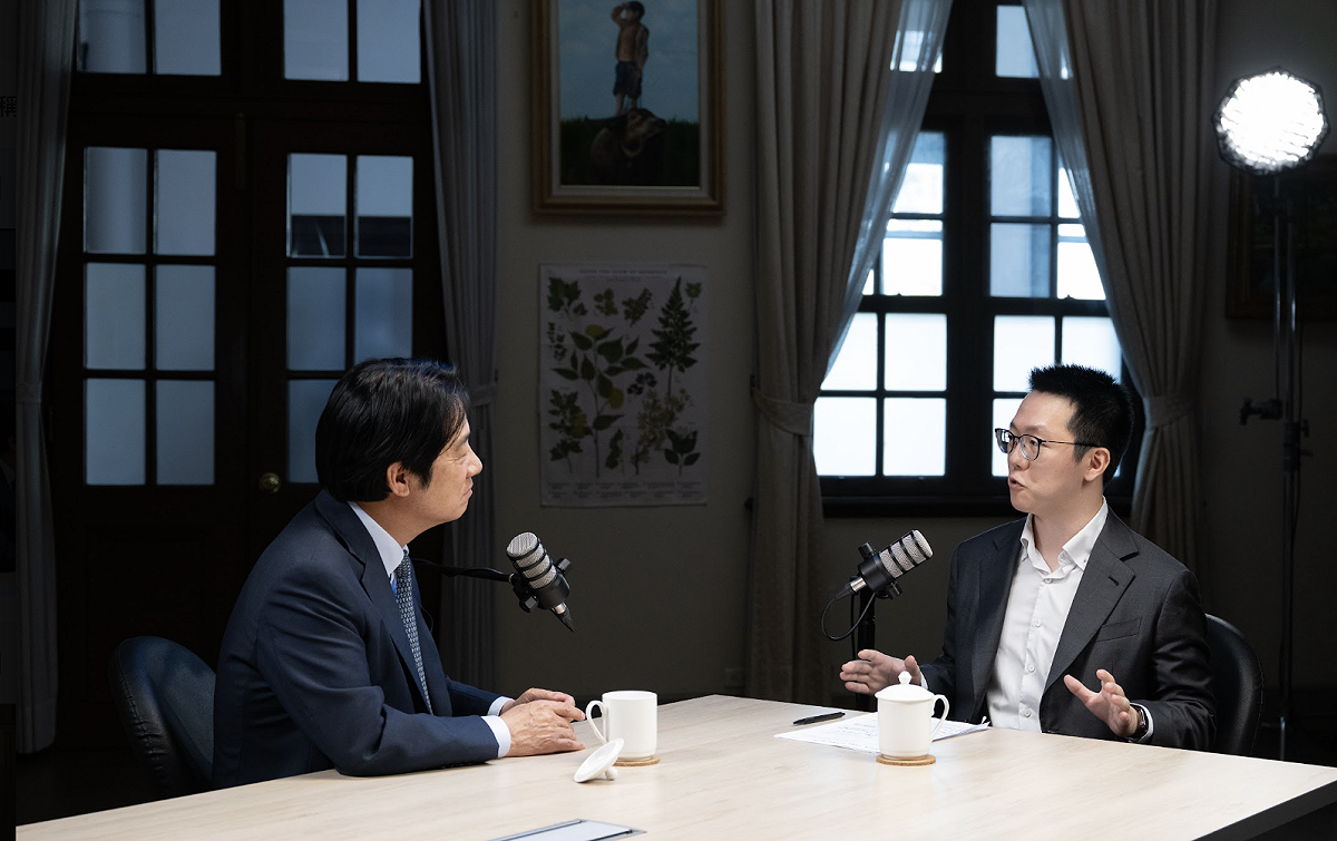 賴清德接受財經節目主持人游庭皓專訪。 圖：總統府提供