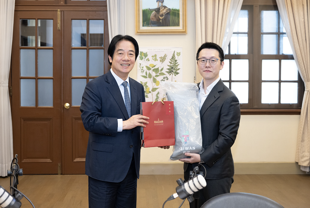 總統賴清德接受財經節目主持人游庭皓專訪。 圖：總統府提供