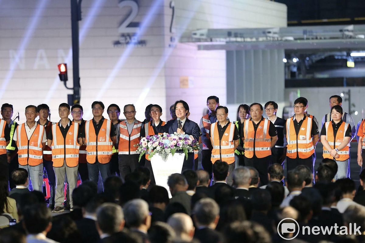 賴總統指出，鐵路地下化不僅改善交通安全，更重要的是打破長年分隔市區的鐵道屏障，實現都市縫合與城市再生。 圖：台南市政府提供
