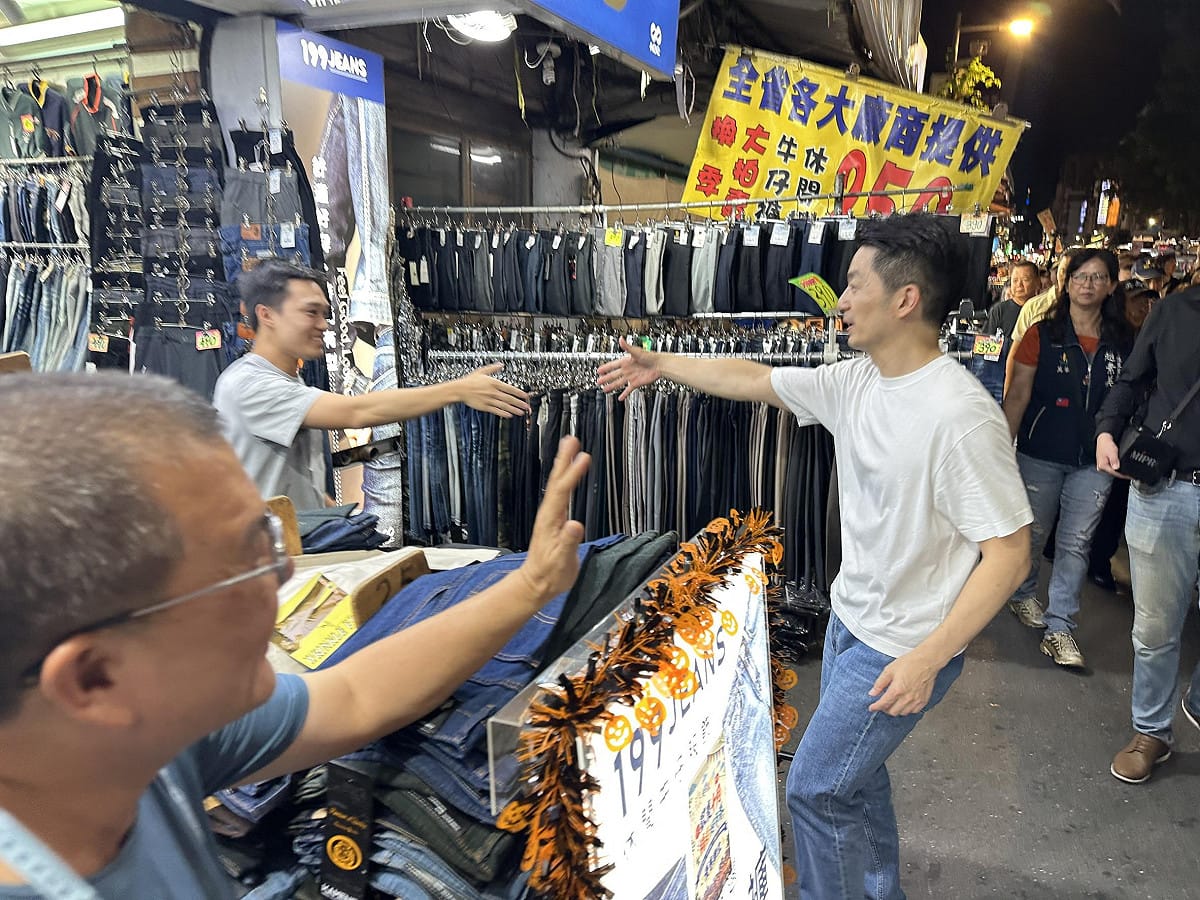台北市長蔣萬安今晚以市政考察名義視察萬華艋舺夜市、華西街夜市等商圈。 圖：張良ㄧ / 攝