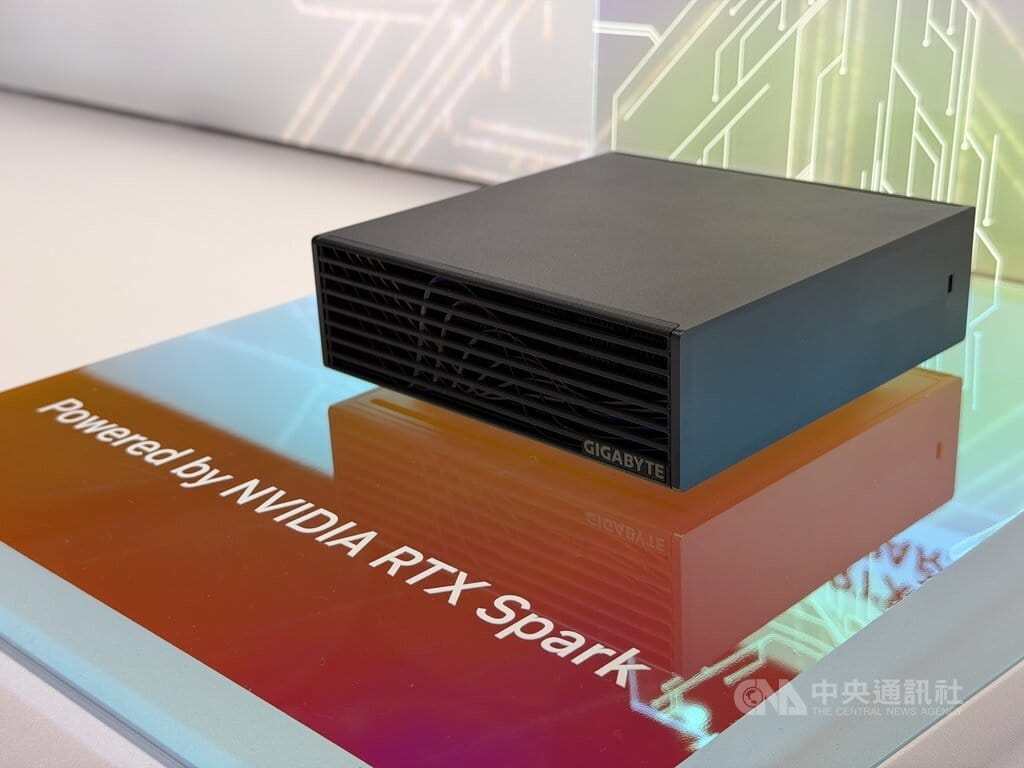輝達（NVIDIA）16日在台北舉辦RTX Spark新品發表實體活動，與柏林、首爾、舊金山、伊斯坦堡及北京同步慶祝RTX Spark架構個人電腦在全球上市。圖為RTX Spark桌上型主機。中央社記者吳家豪攝　115年10月16日 圖：中央社提供