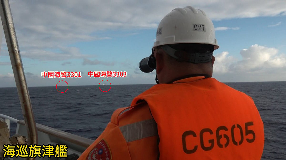 海巡署東沙指揮部16日下午2點多偵獲兩艘中國海警船靠近東沙海域西南方。 圖：海巡署提供