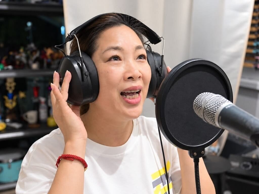 國民黨台東縣長參選人吳秀華競選總部17日發布競選主題MV「秀台東」，透過充滿在地情感的旋律與歌詞，記錄吳秀華一路走來的從政歷程，以及走訪台東16鄉鎮市、與地方鄉親互動的點滴。 圖：（吳秀華競選總部提供）