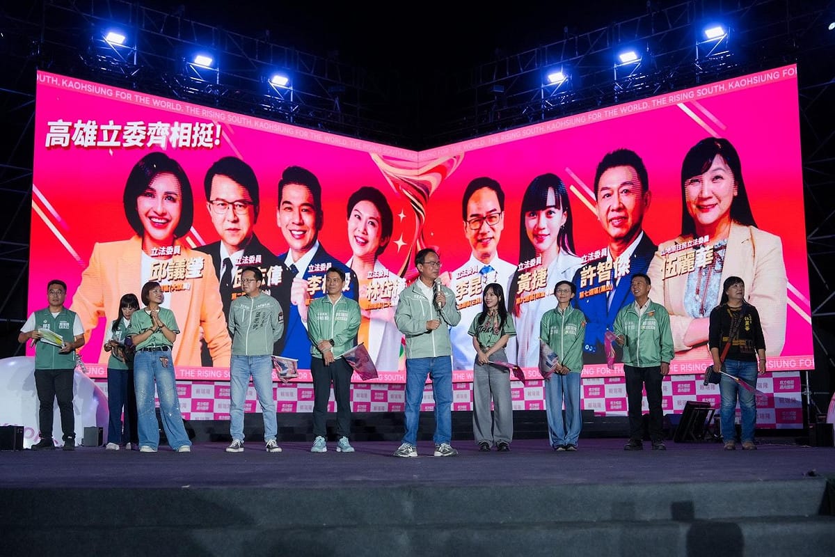 賴瑞隆舉辦「競選總部成立大會」，10位立委同台力挺，展現十全十美的大團結氣勢。 圖：賴瑞隆競辦／提供