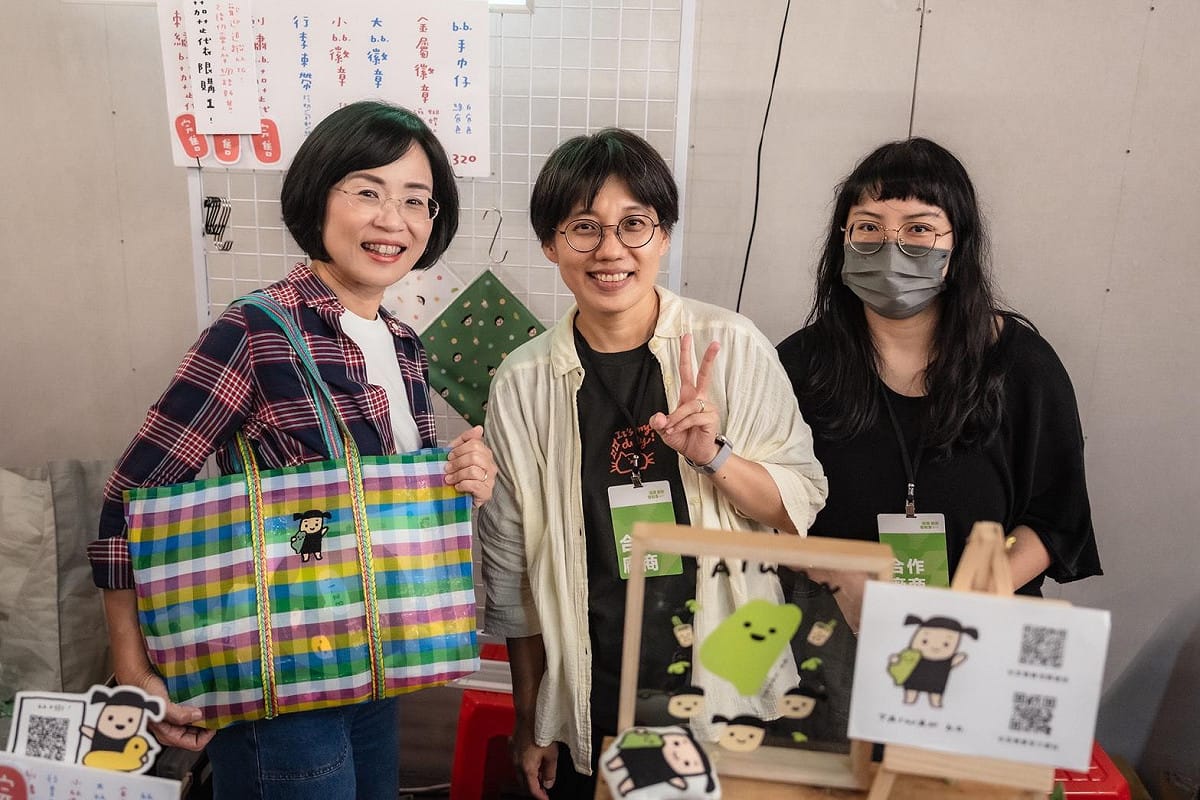 蘇巧慧表示，今晚將有國際知名作家楊双子和圖文創作者羅寗進行對談，PiA吳蓓雅也將帶來精彩演出，明日也有各樣精彩節目，邀請大家能夠一同到板橋同樂，看見城市無限的可能性。 圖：蘇巧慧競總提供