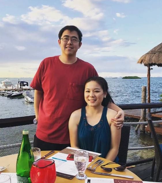 外媒指稱，張婉瑩（右）背著丈夫Edric Ding（左）與另一位「中國幫手」感情親密。 圖：翻攝自IG@heatherzhangwy