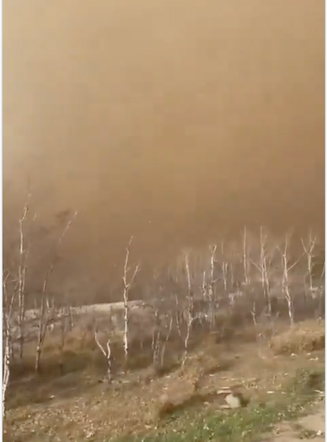 加拿大發生重大公安意外，加拿大陸軍基地引發大火侵襲。 圖：翻攝自@RTultimahora