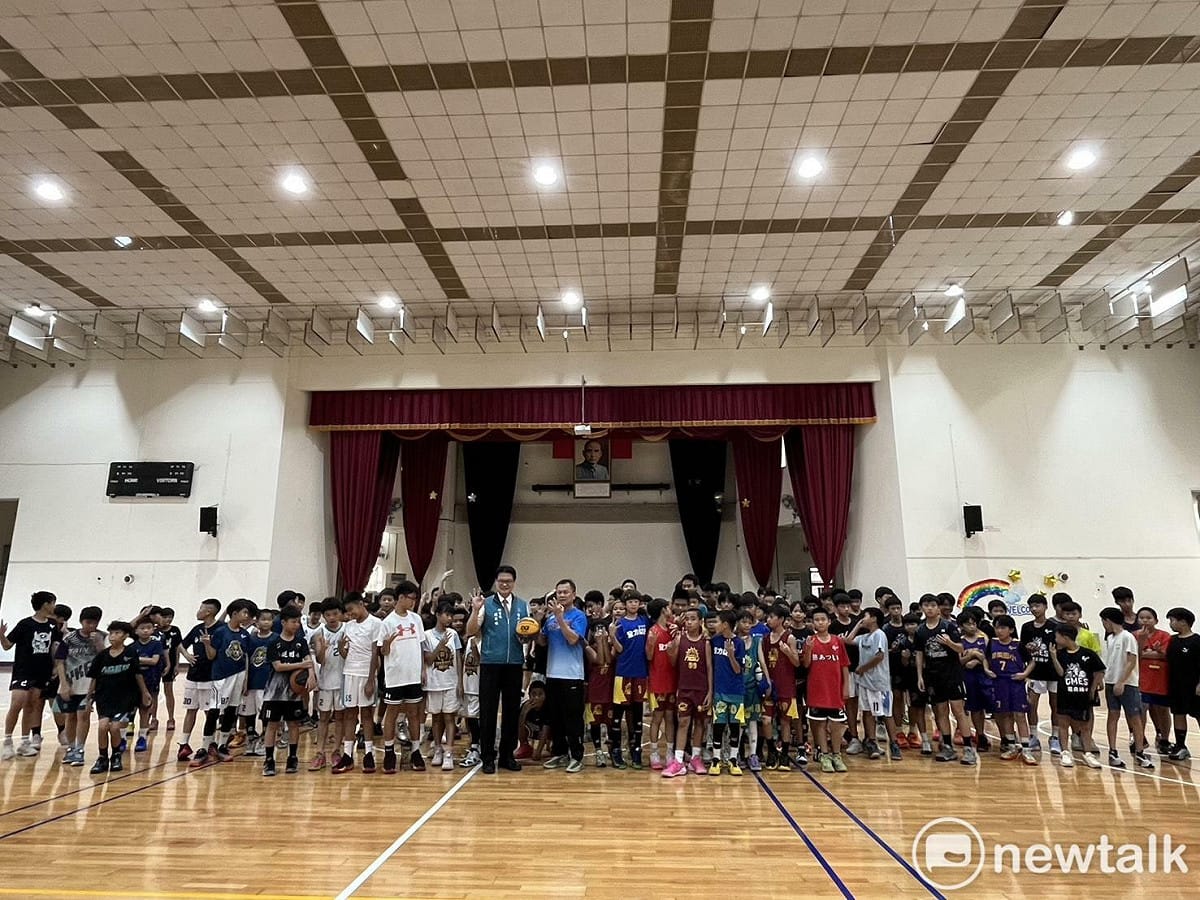 台南市府城籃球協會舉辦「115年臺南市府城議長盃三對三鬥牛賽」，規劃五大競賽組別，總計76支隊伍共襄盛舉前來參加，期盼透過精彩賽事，讓更多市民感受籃球運動的魅力。 圖：台南市府城籃球協會提供