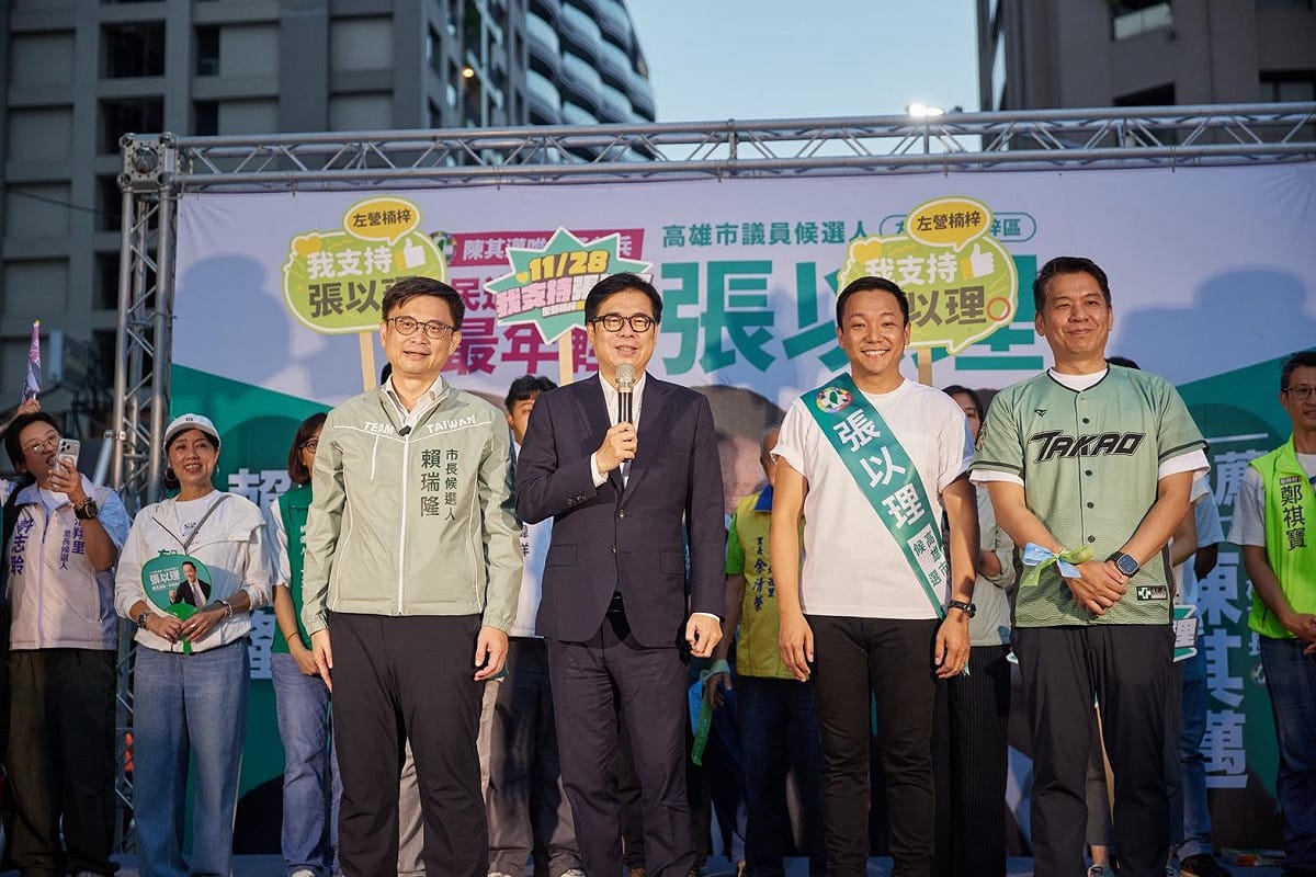 陳其邁(左二)、賴瑞隆(左一)、李柏毅(右一)共同為張以理(右二)站台。 圖：張以理競總／提供