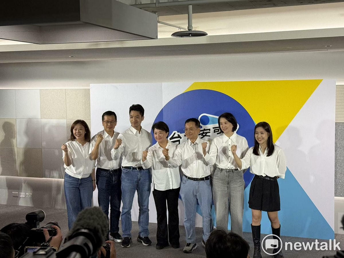 台北市長蔣萬安及競選主委、台中市長盧秀燕、藍營5位北市立委。 圖：周煊惠 / 攝
