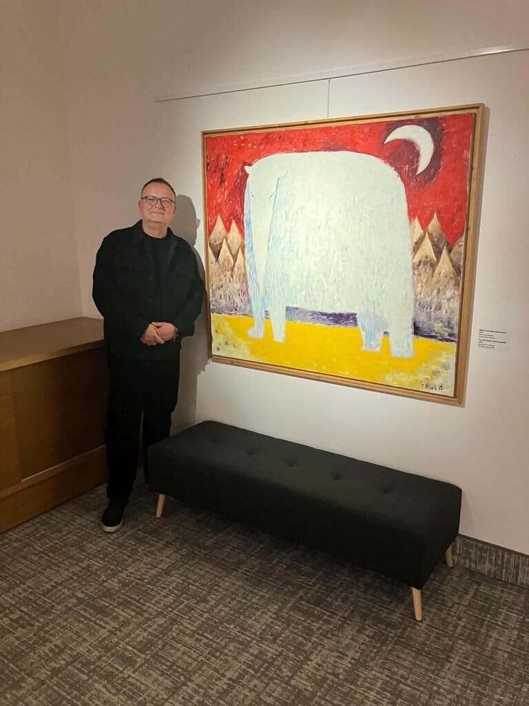 捷克知名插畫家瑞杰可（Tomáš Řízek）個人畫展「幻彩異境」近期在捷克莫斯特博美術館（Regional Museum and Gallery in Most）開幕，當中呈現他2024年榮獲義大利波隆那插畫展入選肯定的圖畫書「皮皮與奇奇」（Pippi and Chichi）的精選原畫。 圖：瑞杰可提供