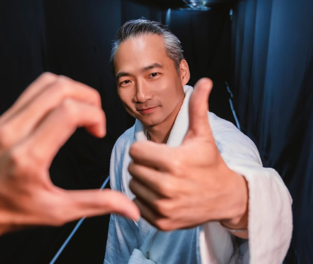 今(20)日有消息指出，五月天吉他手石頭因為腰部舊傷，與工作無法平衡家庭，萌生了退團的想法。 圖：翻攝自五月天IG