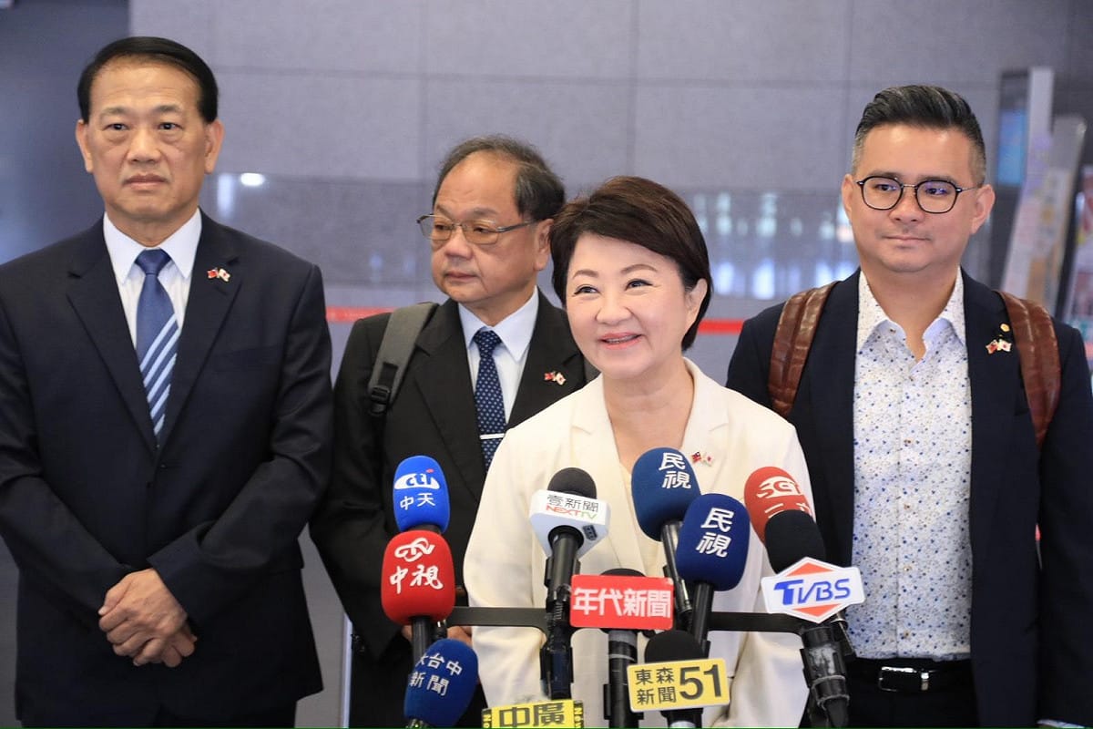 台中市長盧秀燕率團赴日本沖繩，隨行者有立委黃健豪，遭綠營質疑。 圖：台中市政府/提供