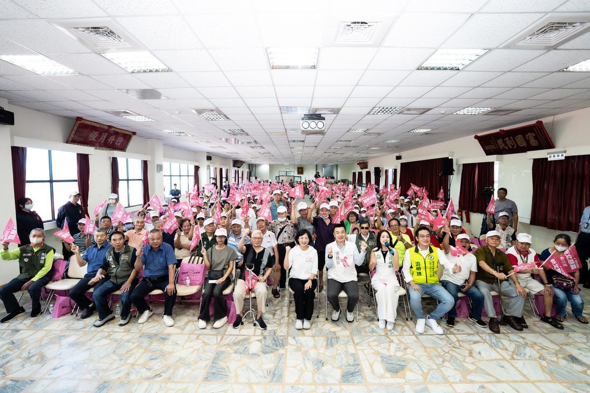 新北市長候選人、立法委員蘇巧慧今（20）日出席與新北市議員張錦豪的萬里、金山聯合競選總部成立大會，立法委員沈發惠、新北市議員戴瑋姍、馬見，以及新北市議員候選人游明諺也到場支持。 圖：蘇巧慧競總提供