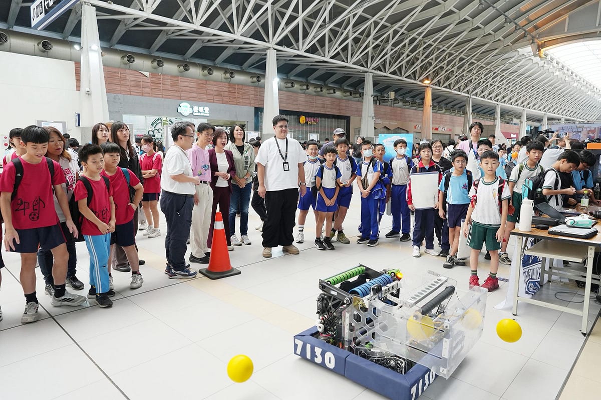 國科會「2026台灣科普環島列車」今（20）日駛進台中新烏日站。 圖：何欣純服務處/提供
