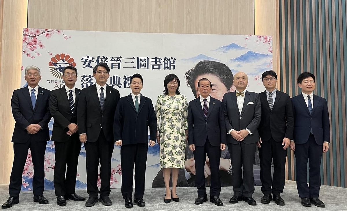 國立政治大學「安倍晉三圖書館」今（20）日舉行落成典禮，日本前首相安倍晉三遺孀安倍昭惠親自出席，與台日政學界人士共同見證這項重要時刻。 圖：政大安倍晉三研究中心/提供