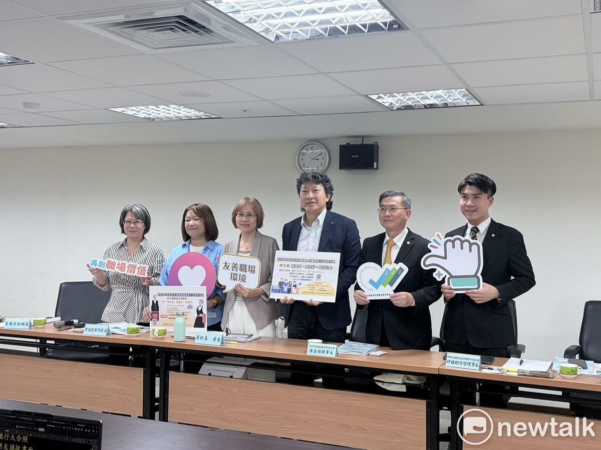 勞動部修正「旅宿業中高齡者及高齡者人力運用指引手冊（企業版）」及「旅宿業中高齡者及高齡者職場指引手冊（勞工版）」。 圖：李宣萱/攝
