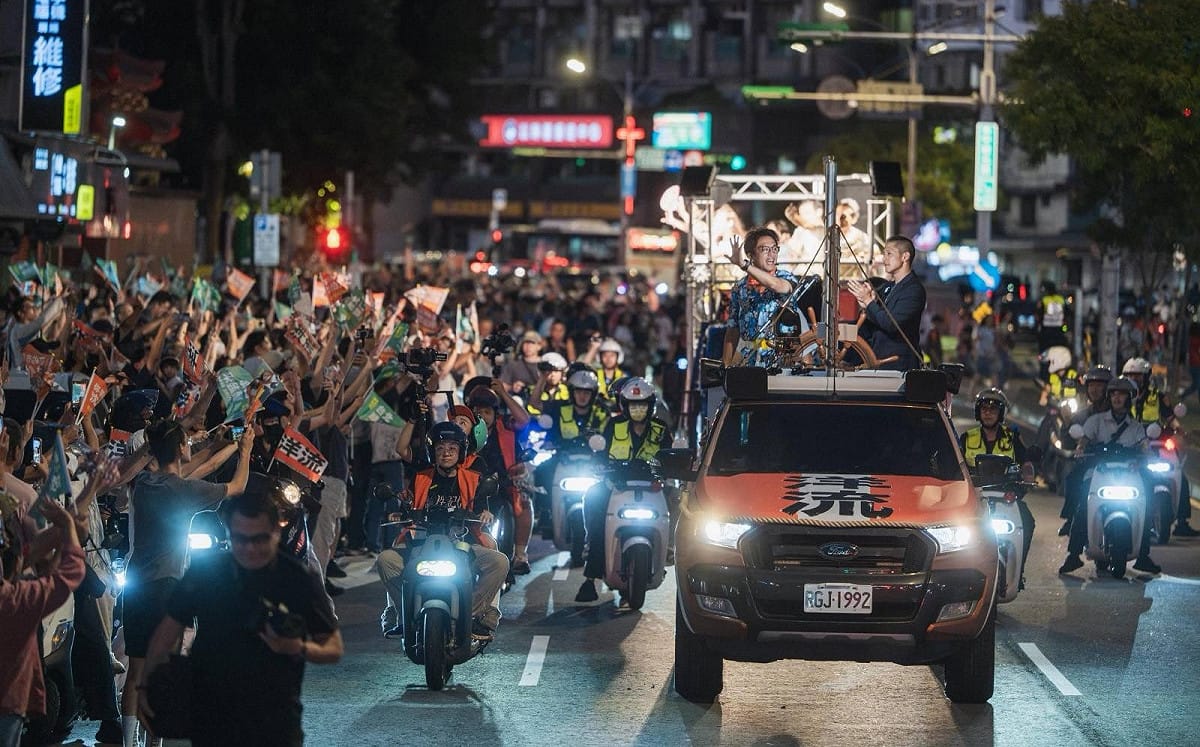 沈伯洋民調首度超車！他分析：重點在「看好度打平」呼籲大家「戒慎恐懼」
