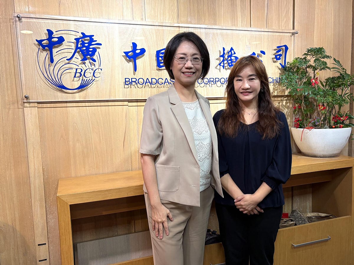 國民黨立委翁曉玲接受中廣《千秋萬事》節目主持人王淺秋王淺秋專訪。 圖：新傳媒/提供