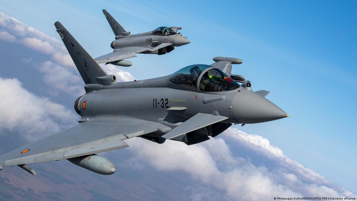 英國政府發布消息稱，英國正準備派遣皇家空軍「颱風」戰鬥機前往沙國，協助防禦當地的城市及國家基礎設施。 圖:翻攝自 X @nexta_tv
