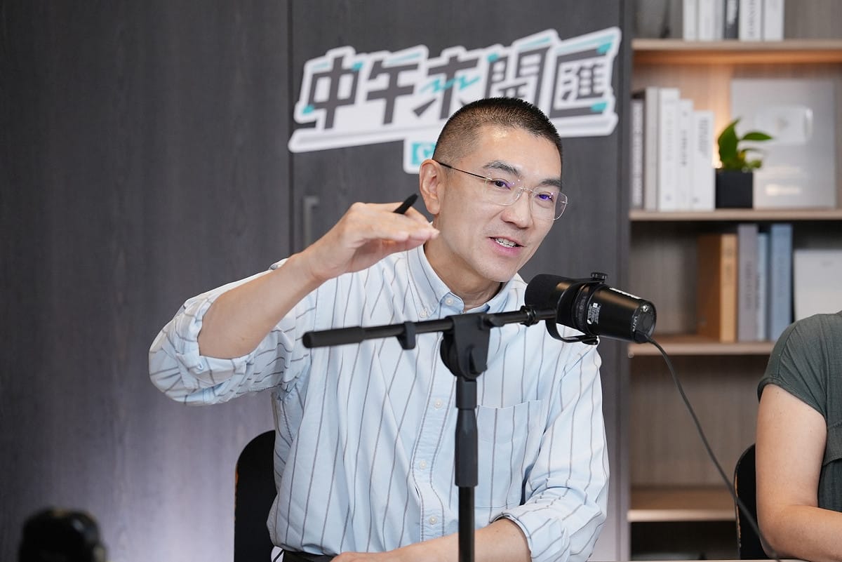 基隆市長謝國樑接受政論l直播節目《中午來開匯》主持人黃光芹專訪。 圖：《CNEWS匯流新聞網》/提供