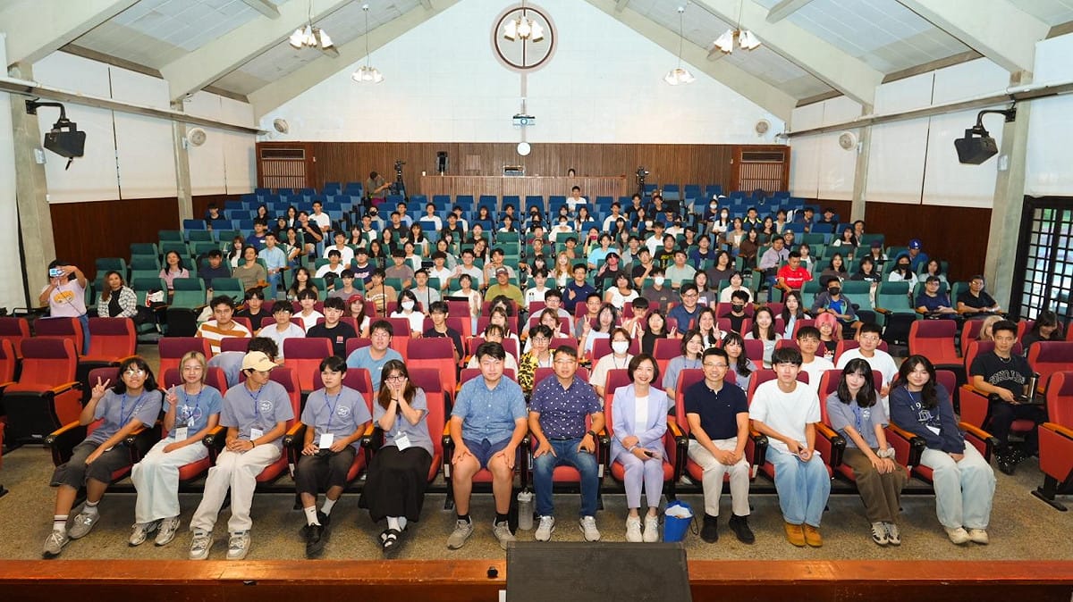 何欣純出席東海大學「從政之路與城市未來」座談會。 圖：何欣純競辦/提供