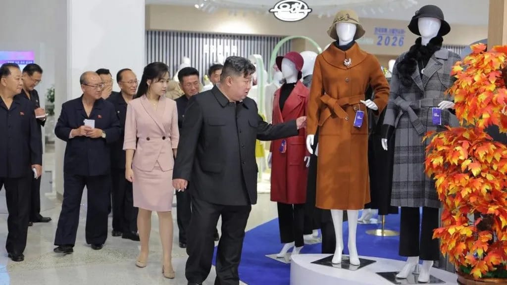 金正恩日前驚傳病逝，北韓官媒隨後公布金正恩與女兒金主愛最新活動照片闢謠。 圖：取自朝鮮中央通訊社