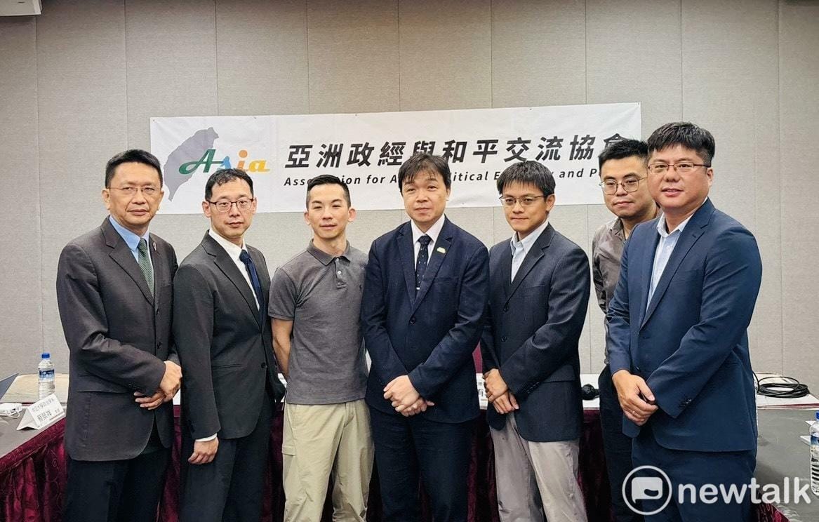 亞洲政經與和平交流協會今（22）日舉辦中國介選與台灣民主防衛座談會，與會學者示警，中國透過AI假訊息、社群認知作戰及境外資金干預台灣選舉，雙北恐成為重點介選目標。  亞洲政經與和平交流協會提供